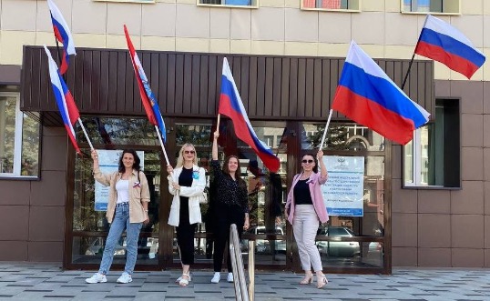 Пресс-релиз от 22.08.2024 «Сотрудники самарского Росреестра приняли участие в автопробеге  в честь Государственного флага России»